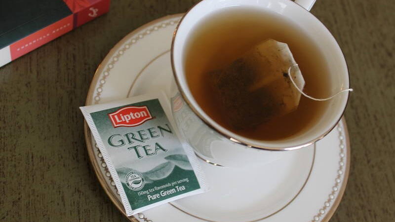 ISPROBAJTE: Kućni tretman sa zelenim čajem za umorne oči i podočnjake
