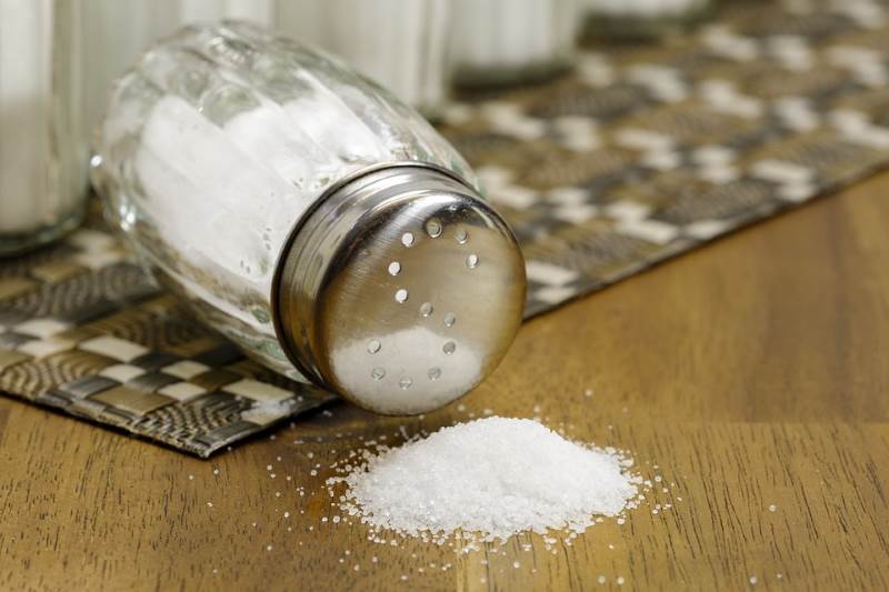 OBRATITE PAŽNJU: Sedam znakova da u organizam unosite previše soli
