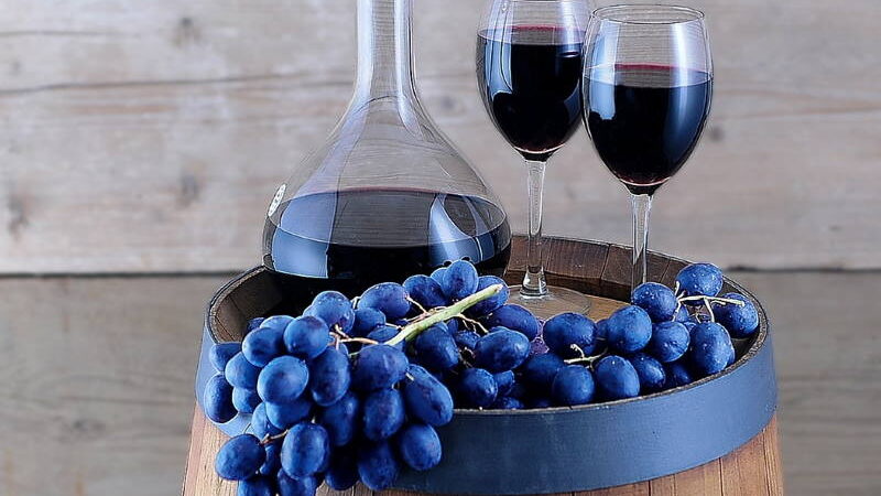 Evo zašto je korisno jesti crno grožđe i (umjereno!) piti crno vino