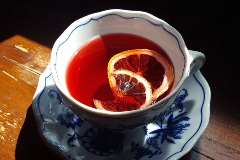 NAJSTARIJI LIJEK: 5 razloga zbog kojih treba redovno piti čaj od šipka