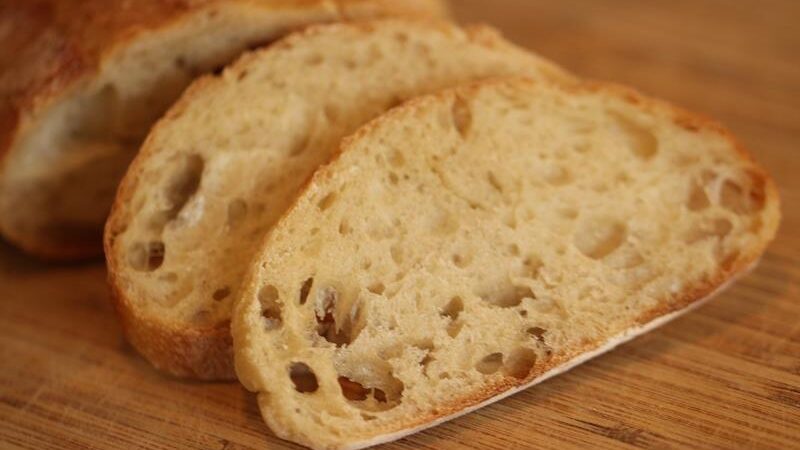 NEMOJTE GA BACATI: Evo kako jednostavno možete iskoristiti stari kruh