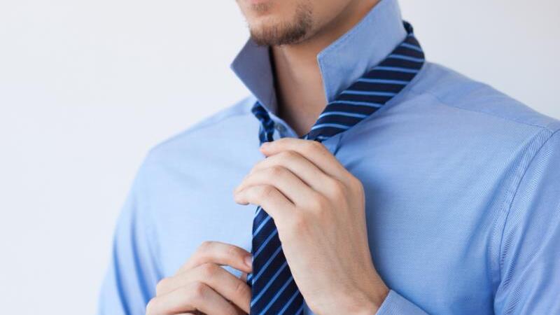 Kako vezati kravatu? Donosimo tri načina, za tri popularna čvora, odaberite onaj koji vam se najviše sviđa