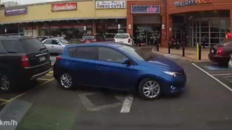 VIDEO: Vozačica postala svjetska atrakcija! Ona je samo htjela parkirati unazad…